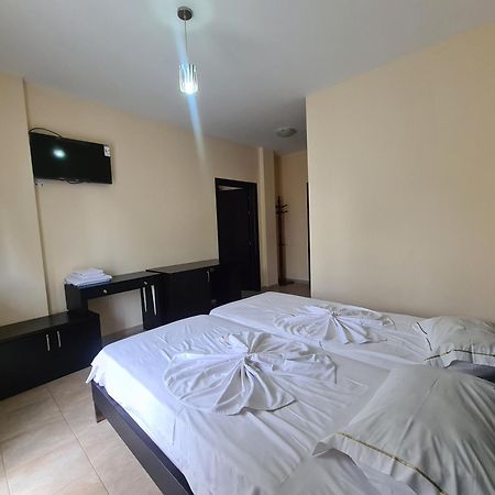 Hotel Kukesi Lin ภายนอก รูปภาพ