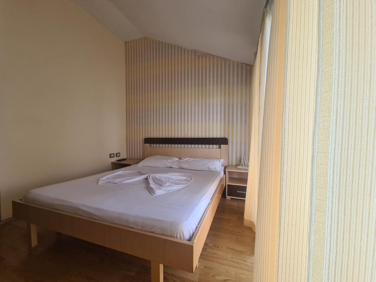 Hotel Kukesi Lin ภายนอก รูปภาพ
